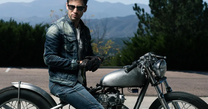 Gants de moto : peut-on les utiliser pour conduire une voiture ?