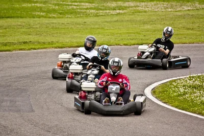 Comparatif des équipements de sécurité pour le karting : guide ultime 2026